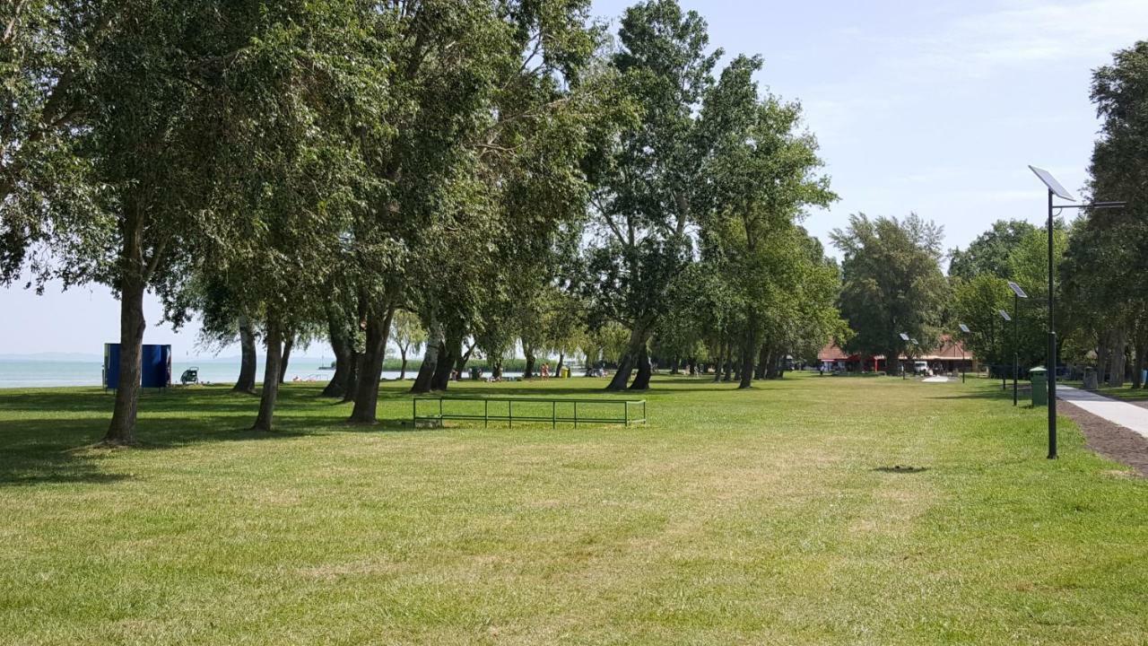 Lelle Resort Cb34 Балатонлеле Екстериор снимка