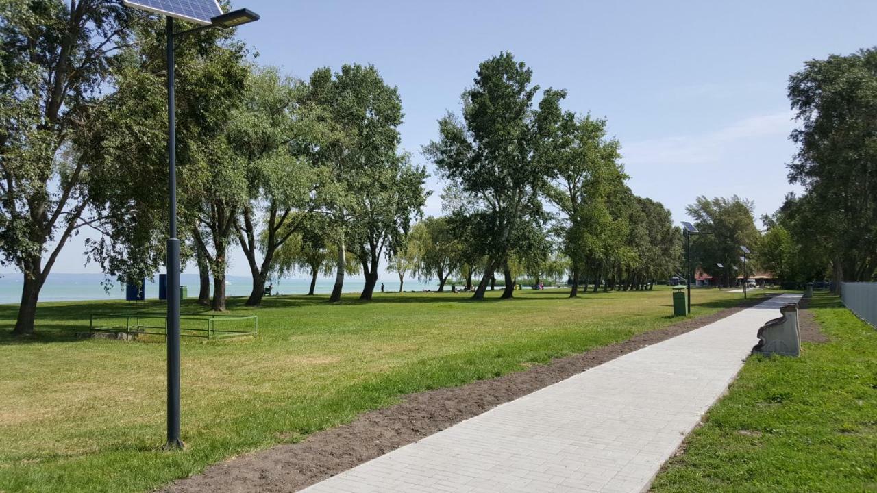 Lelle Resort Cb34 Балатонлеле Екстериор снимка